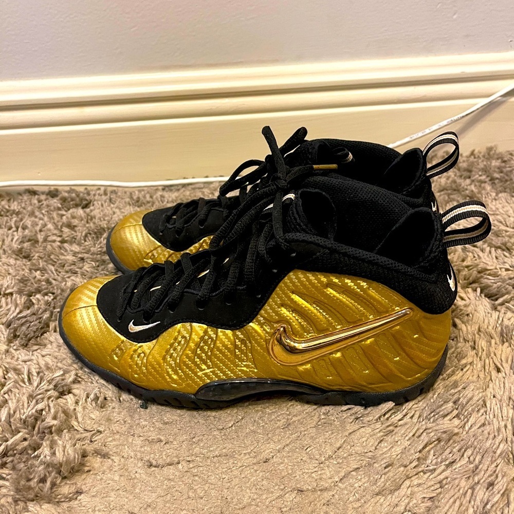 AIR FOAMPOSITE ONE 'METALLIC GOLD'Kids 7 Women 8.5